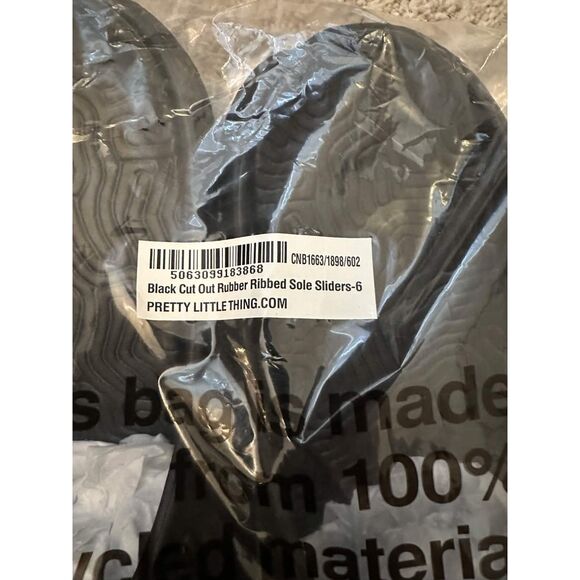 PrettyLittleThing Black Cut Out Rubber Ribbed Sole Sliders US 8/UK 6 NWT - Picture 5 of 6